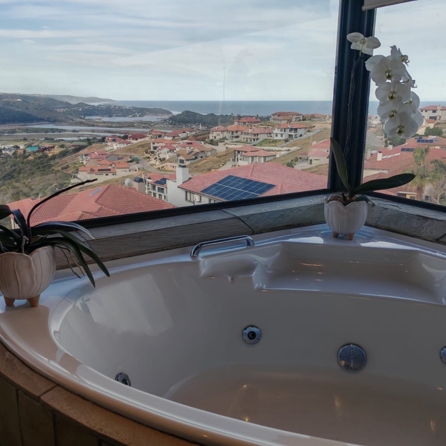 5 Bedroom Property for Sale in Avonddans Western Cape